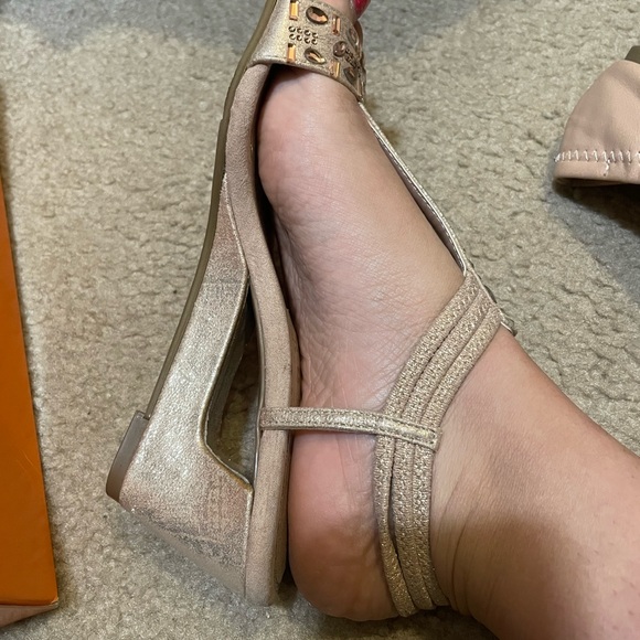 ❤️‍🔥SOLD❤️‍🔥New York Transit Small Wedge Sandals - Picture 2 of 6